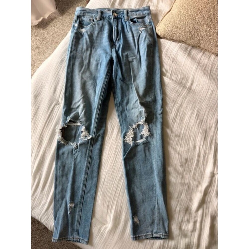 AE Mom ripped mom jeans
